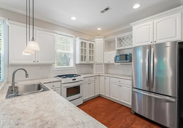 Listing Photo 5 - Condo for sale in building located at 8761 Belle Mina Wy, Knoxville, TN 37923