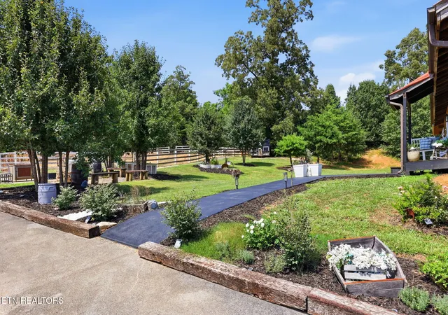 Photo 4 of Single family home for sale at 802 Lee Shirley Rd, Maryville, TN 37801 | MLS# 1348668 | Listing updated on 2026-09-22