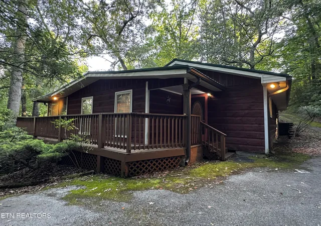 2nd image of 530 Parton Dr, Gatlinburg, TN 37738 | MLS# 1348586