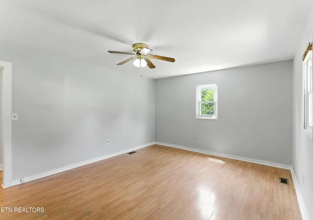 3rd image of 128 Barnes Ln, Strawberry Plains, TN 37871 | MLS# 1348461