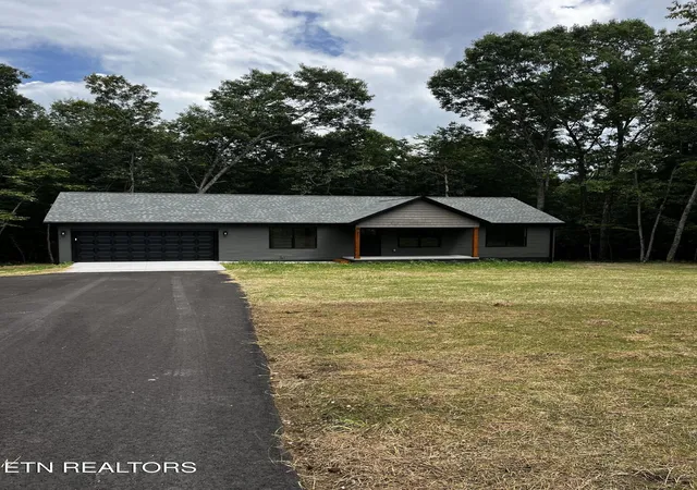 Photo 1 of Single family home for sale at 135 Peachtree Dr, Crossville, TN 38555 | MLS# 1348655 | Listing updated on 2026-09-15