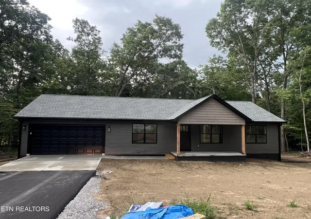 Photo 2 of Single family home for sale at 135 Peachtree Dr, Crossville, TN 38555 | MLS# 1348655 | Listing updated on 2026-09-15