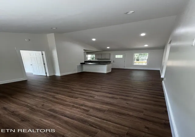 Photo 3 of Single family home for sale at 135 Peachtree Dr, Crossville, TN 38555 | MLS# 1348655 | Listing updated on 2026-09-15