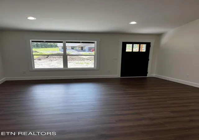 Photo 3 of Single family home for sale at 135 Peachtree Dr, Crossville, TN 38555 | MLS# 1348655 | Listing updated on 2026-09-15