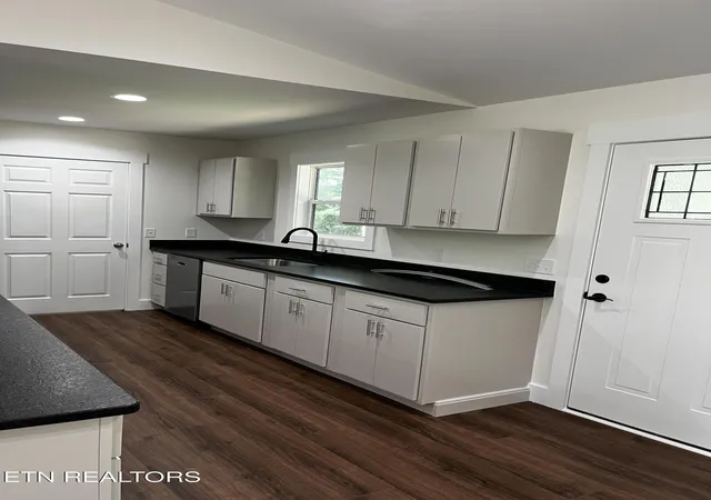 Photo 4 of Single family home for sale at 135 Peachtree Dr, Crossville, TN 38555 | MLS# 1348655 | Listing updated on 2026-09-15