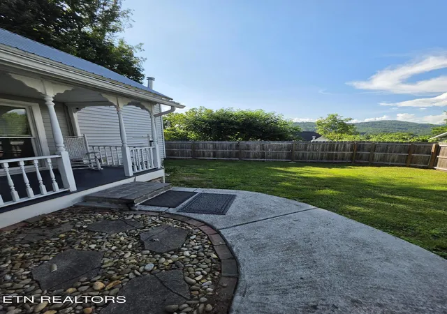 1st image of 702 Clinton St, Harriman, TN 37748 | MLS# 1348949