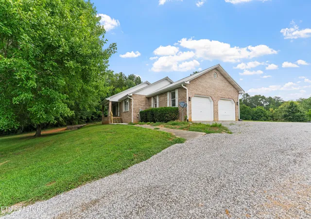 Photo 3 of Sale Pending at 3428 Wilkinson Pike, Maryville, TN 37803 | MLS# 1348478 | Listing updated on 2026-08-28