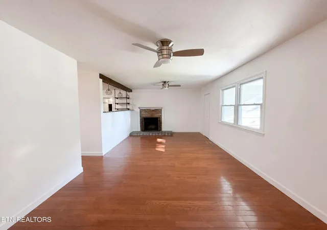 Photo 3 of Single family home for sale at 1017 Morrell Rd, Knoxville, TN 37919 | MLS# 1349253 | Listing updated on 2026-09-17
