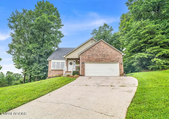 Photo 2 of Single family home for sale at 1004 Sugar Crk Ln, Knoxville, TN 37920 | MLS# 1348790 | Listing updated on 2026-09-17
