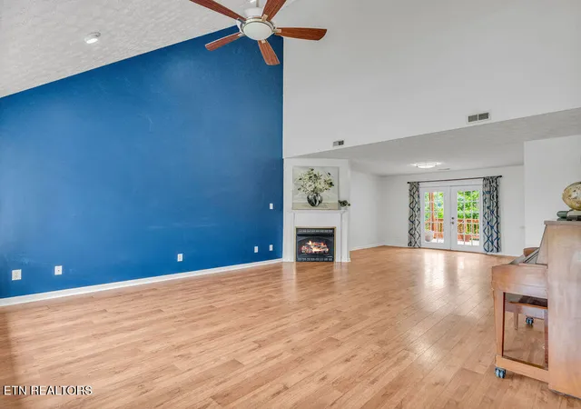 Photo 3 of Single family home for sale at 1004 Sugar Crk Ln, Knoxville, TN 37920 | MLS# 1348790 | Listing updated on 2026-09-17