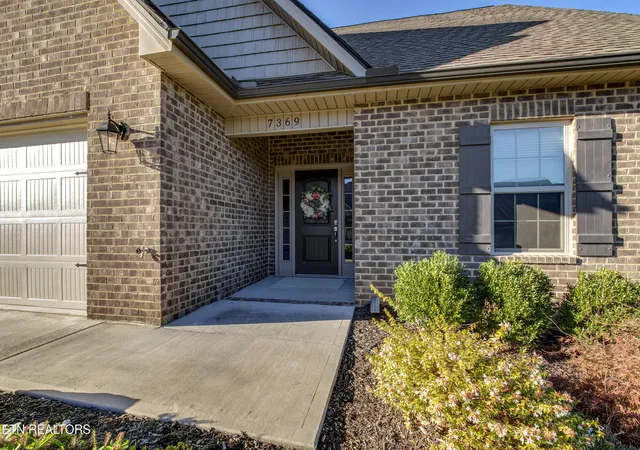 Photo 3 of Single family home for sale at 7369 Willow Path Ln, Knoxville, TN 37918 | MLS# 1348554 | Listing updated on 2026-08-17