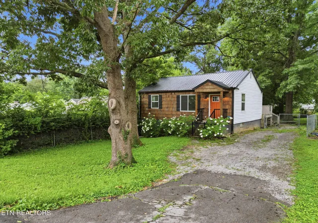 Photo 3 of Single family home for sale at 2447 Amber St, Knoxville, TN 37917 | MLS# 1348622 | Listing updated on 2026-09-02