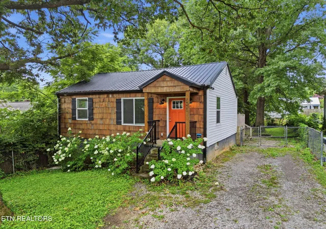 Photo 3 of Single family home for sale at 2447 Amber St, Knoxville, TN 37917 | MLS# 1348622 | Listing updated on 2026-09-02