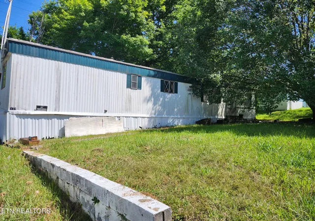 1st image of 112 Queen St, Clinton, TN 37716 | MLS# 1348502