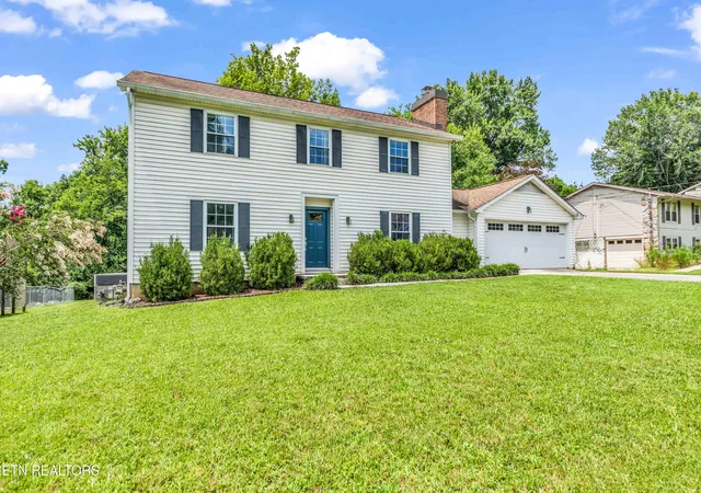 Photo 2 of Sale Pending at 609 Fernwood Rd, Knoxville, TN 37923 | MLS# 1348533 | Listing updated on 2026-09-12