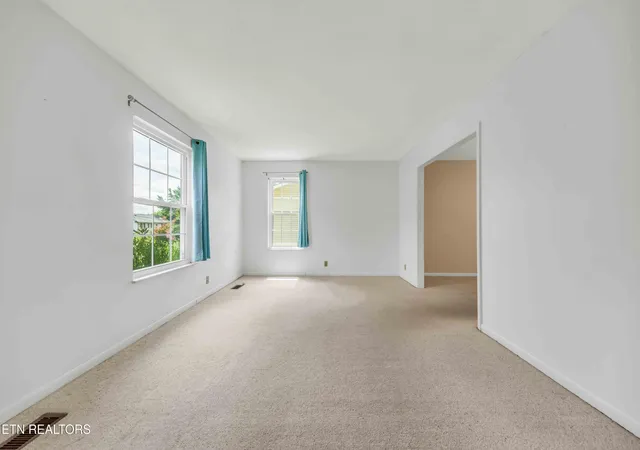 Photo 4 of Sale Pending at 609 Fernwood Rd, Knoxville, TN 37923 | MLS# 1348533 | Listing updated on 2026-09-12