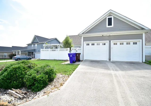 Photo 3 of Single family home for sale at 115 Hackberry St, Oak Ridge, TN 37830 | MLS# 1350020 | Listing updated on 2026-09-11
