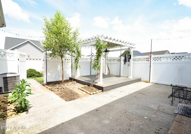 Photo 4 of Single family home for sale at 115 Hackberry St, Oak Ridge, TN 37830 | MLS# 1350020 | Listing updated on 2026-09-11