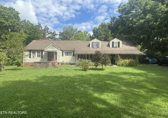 Photo 1 of Sale Pending at 209 E Norton Rd, Knoxville, TN 37920 | MLS# 1348684 | Listing updated on 2026-08-12