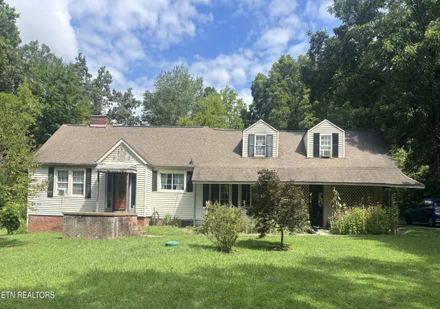 Photo 2 of Sale Pending at 209 E Norton Rd, Knoxville, TN 37920 | MLS# 1348684 | Listing updated on 2026-08-12