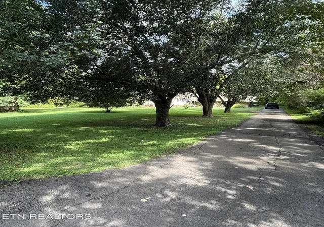 Photo 4 of Sale Pending at 209 E Norton Rd, Knoxville, TN 37920 | MLS# 1348684 | Listing updated on 2026-08-12