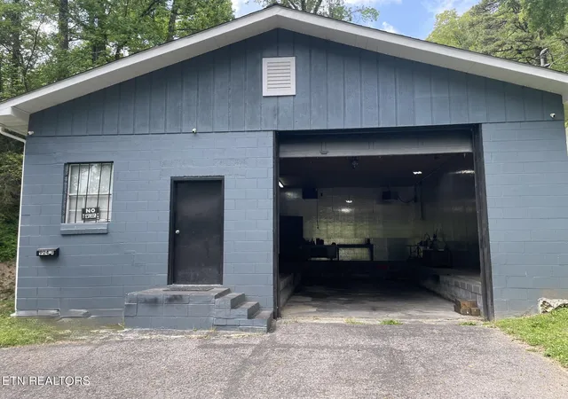 2nd image of 904 A E Cumberland Ave, Middlesboro, KY 40965 | MLS# 1348564