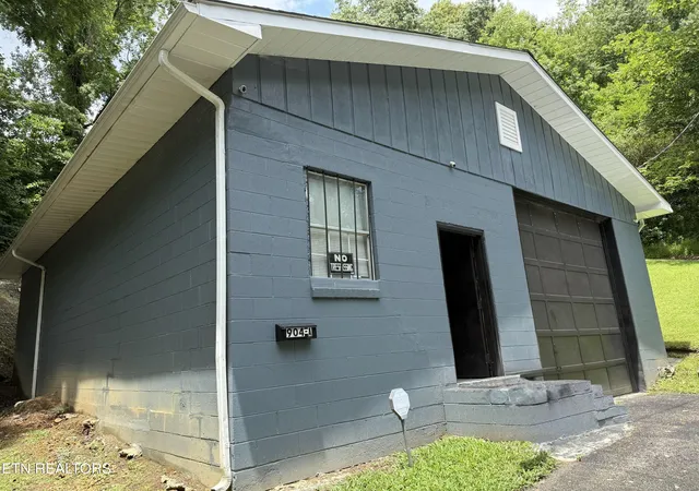 3rd image of 904-A E Cumberland Ave, Middlesboro, KY 40965 | MLS# 1348564