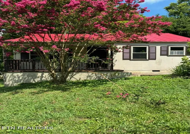 Photo 1 of Single family home for sale at 2533 Seaton Ave, Knoxville, TN 37920 | MLS# 1348551 | Listing updated on 2026-09-16