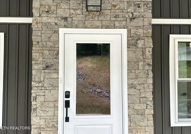 2nd image of 160 California Ave, Oak Ridge, TN 37830 | MLS# 1349391