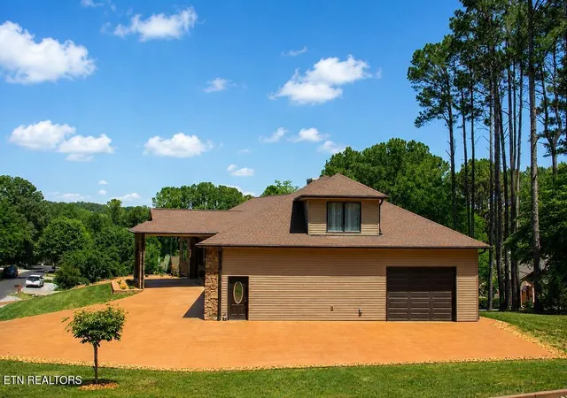 Photo 3 of Single family home for sale at 301 Inagehi Ln, Loudon, TN 37774 | MLS# 1348917 | Listing updated on 2026-09-02
