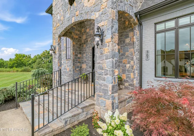 Photo 3 of Single family home for sale at 367 Barnsley Rd, Farragut, TN 37934 | MLS# 1348673 | Listing updated on 2026-08-24