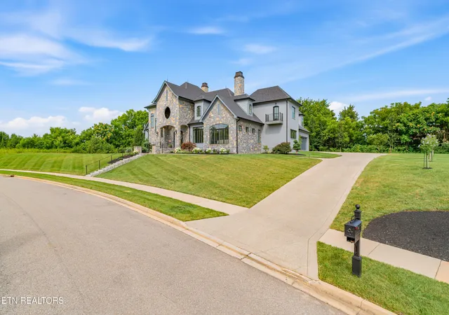 Photo 3 of Single family home for sale at 367 Barnsley Rd, Farragut, TN 37934 | MLS# 1348673 | Listing updated on 2026-08-24