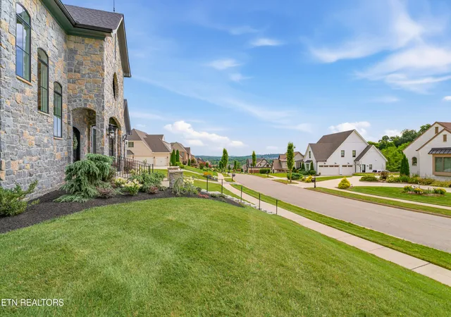 Photo 4 of Single family home for sale at 367 Barnsley Rd, Farragut, TN 37934 | MLS# 1348673 | Listing updated on 2026-08-24