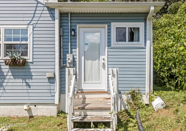 Photo 3 of Sale Pending at 632 W Tri County Blvd, Oliver Springs, TN 37840 | MLS# 1349082 | Listing updated on 2026-10-06