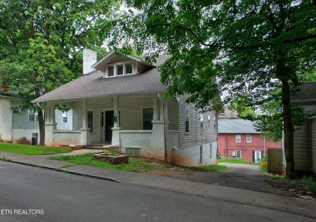2nd image of 523 Highland Ave, Maryville, TN 37803 | MLS# 1348845