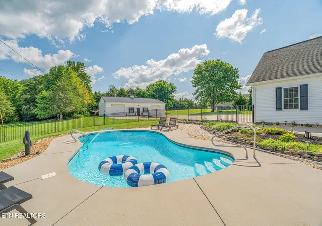 Photo 4 of Single family home for sale at 6623 Brackett Rd, Knoxville, TN 37938 | MLS# 1350175 | Listing updated on 2026-09-04