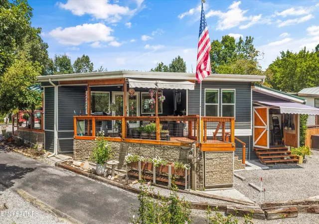 3rd image of 844 Peacock Ridge Dr, Townsend, TN 37882 | MLS# 1348924