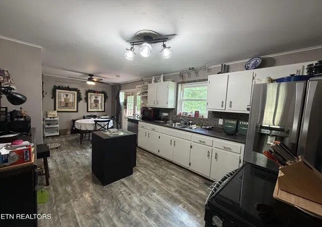 Photo 3 of Single family home for sale at 2860 Boyds Crk Hwy, Sevierville, TN 37876 | MLS# 1348702 | Listing updated on 2026-09-23