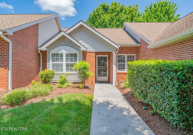 3rd image of 715 Cedar Ln, Knoxville, TN 37912