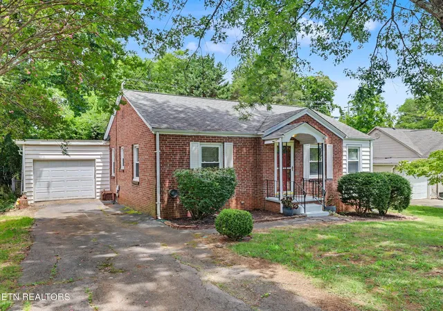 Photo 2 of Sale Pending at 120 Lonas Dr, Maryville, TN 37803 | MLS# 1349047 | Listing updated on 2026-07-26