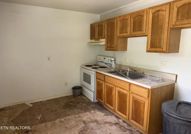 Photo 2 of Single family home for sale at 8651 Sparta Hwy, Crossville, TN 38572 | MLS# 1348678 | Listing updated on 2026-09-02