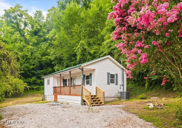 Photo 1 of Sale Pending at 313 N 14th Street, La Follette, TN 37766 | MLS# 1348701 | Listing updated on 2026-08-11