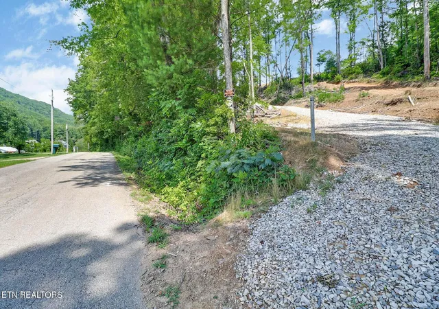 4th image of 350 Old Hen Valley Rd, Oliver Springs, TN 37840 | MLS# 1348957