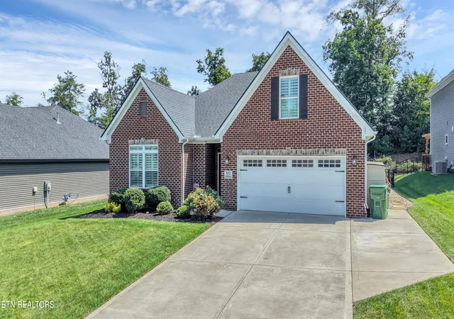 1st image of 812 Copperwood Ln, Maryville, TN 37801 | MLS# 1350780