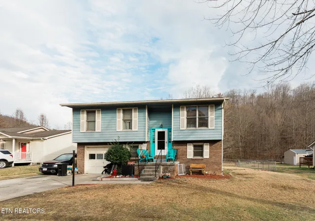 2nd image of 140 Wellington Dr, Middlesboro, KY 40965 | MLS# 1348714