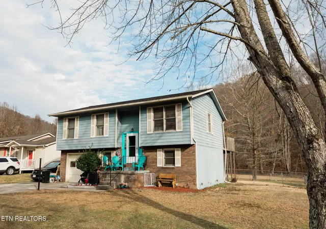 Photo 3 of Single family home for sale at 140 Wellington Dr, Middlesboro, KY 40965 | MLS# 1348714 | Listing updated on 2026-08-25