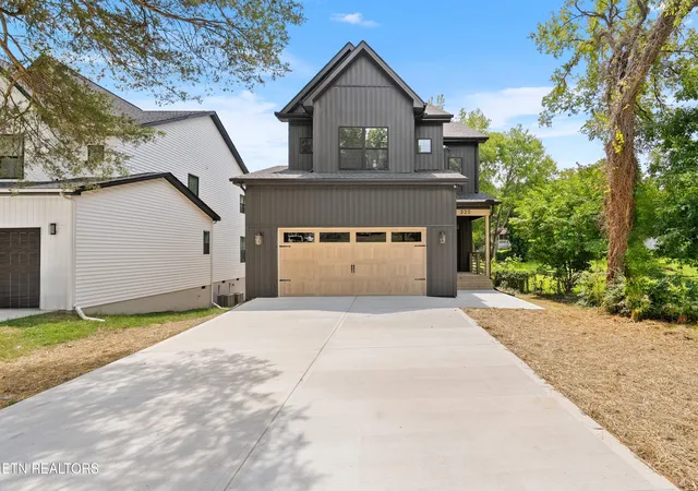 Photo 1 of Single family home for sale at 320 Ave B, Knoxville, TN 37920 | MLS# 1348742 | Listing updated on 2026-08-28