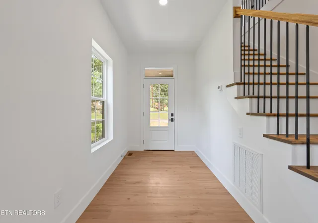 Photo 4 of Single family home for sale at 320 Ave B, Knoxville, TN 37920 | MLS# 1348742 | Listing updated on 2026-08-28