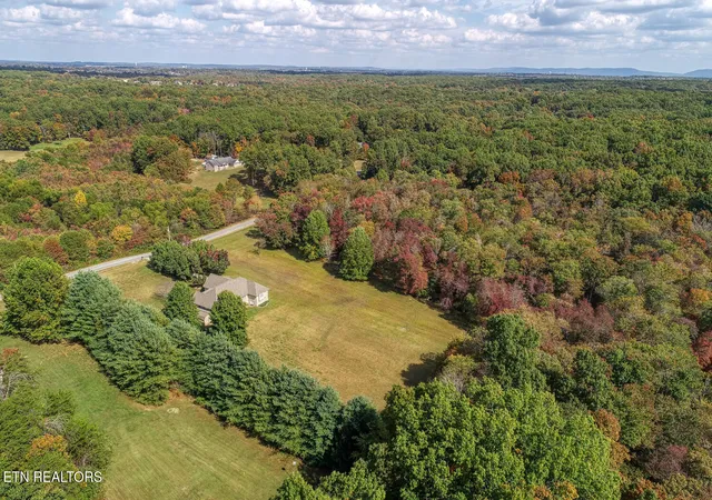 5th image of 326 Forest Dr, Crossville, TN 38555 | MLS# 1351483