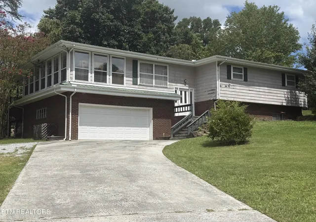 Photo 1 of Single family home for sale at 414 Molyneux St, Rockwood, TN 37854 | MLS# 1348922 | Listing updated on 2026-09-17